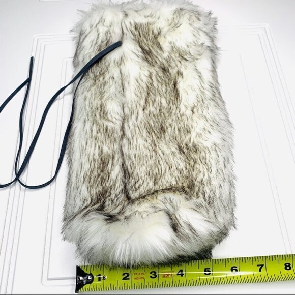 Classy Faux Fur Pouch - Picture 5 of 5